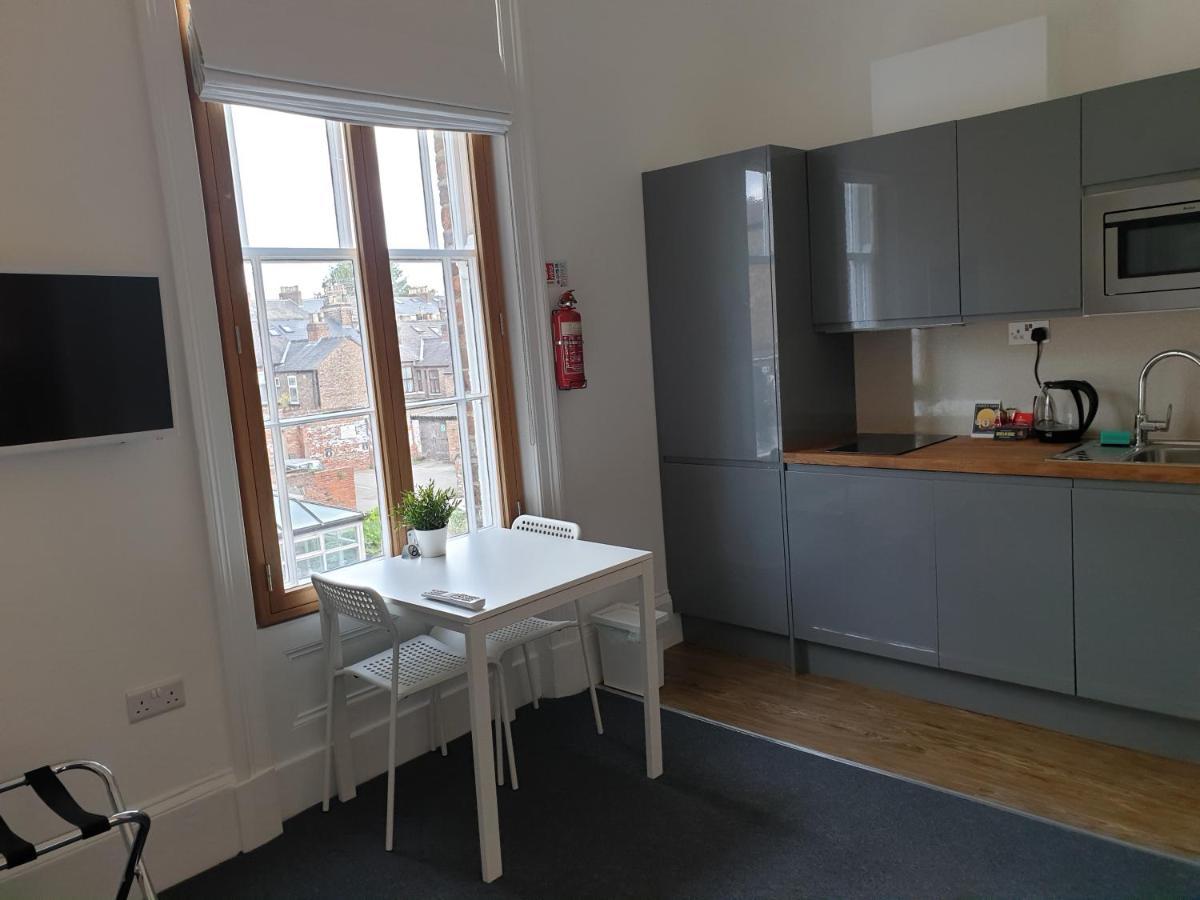 Mcmillan House Studio Apartments Йорк Екстериор снимка