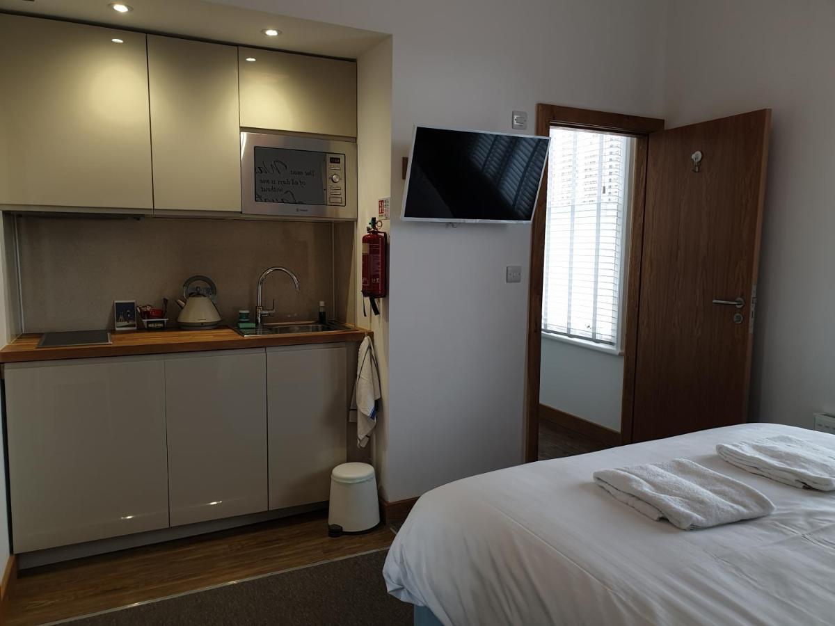 Mcmillan House Studio Apartments Йорк Екстериор снимка
