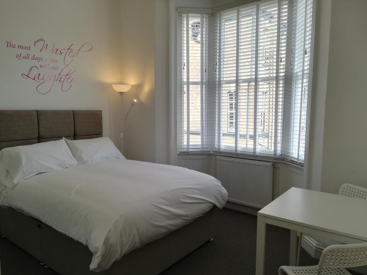 Mcmillan House Studio Apartments Йорк Екстериор снимка