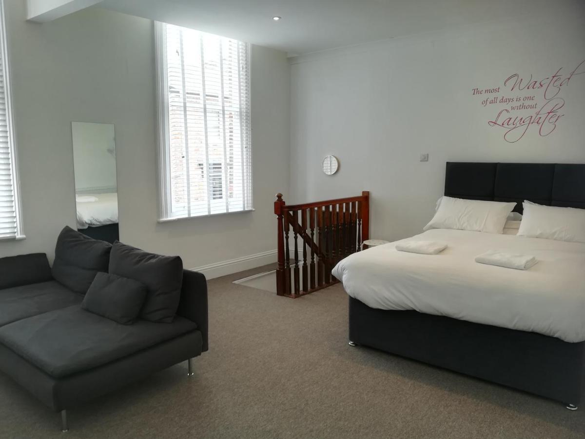 Mcmillan House Studio Apartments Йорк Екстериор снимка