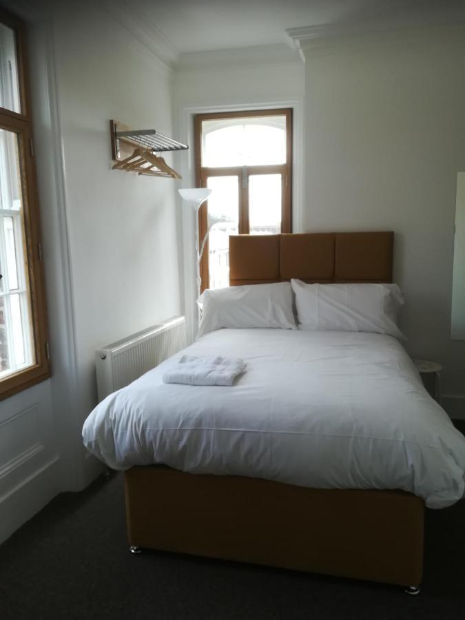 Mcmillan House Studio Apartments Йорк Екстериор снимка