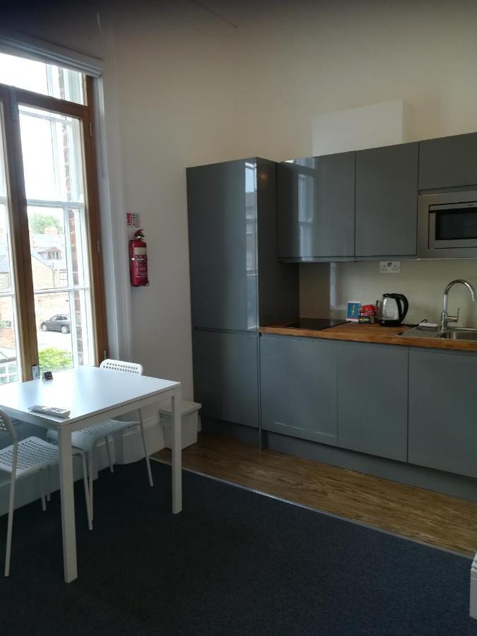 Mcmillan House Studio Apartments Йорк Екстериор снимка